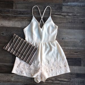 Like-new ASTR cream romper✨